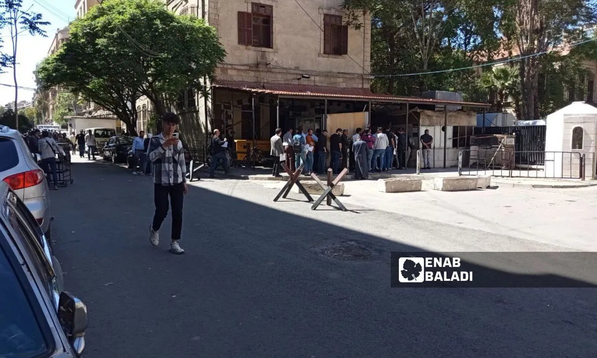 أزمة جوازات السفر تتفاقم في دمشق: طوابير طويلة ورسوم باهظة للحصول على الجواز