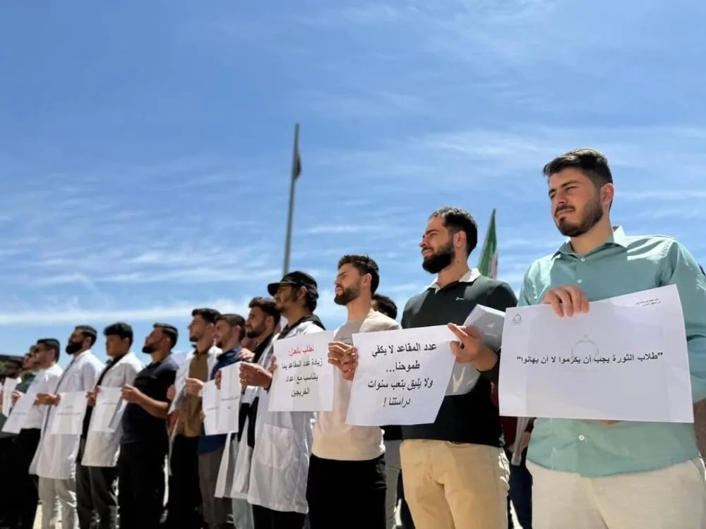 غضب طلاب جامعة حلب بسبب الرسوم الدراسية المتزايدة: الجامعة تعزو السبب لغياب الدعم الحكومي