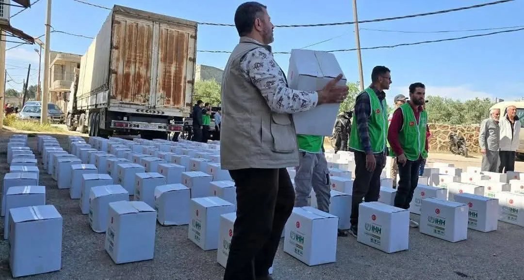 القنيطرة: توزيع 700 سلة غذائية للأسر الأكثر احتياجًا في بلدة الكوم