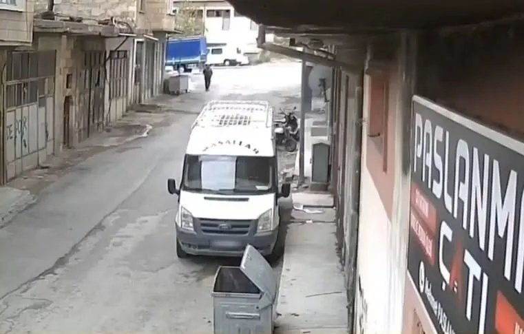 معجزة في تركيا: نجاة طفل سوري من الموت بعد سقوطه في حاوية قمامة!