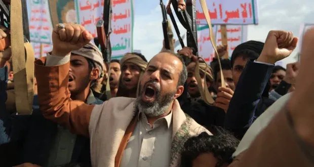 تحت وطأة الضربات الأمريكية: كيف يعيش قادة الحوثيين في صنعاء وما هي إجراءاتهم الأمنية؟