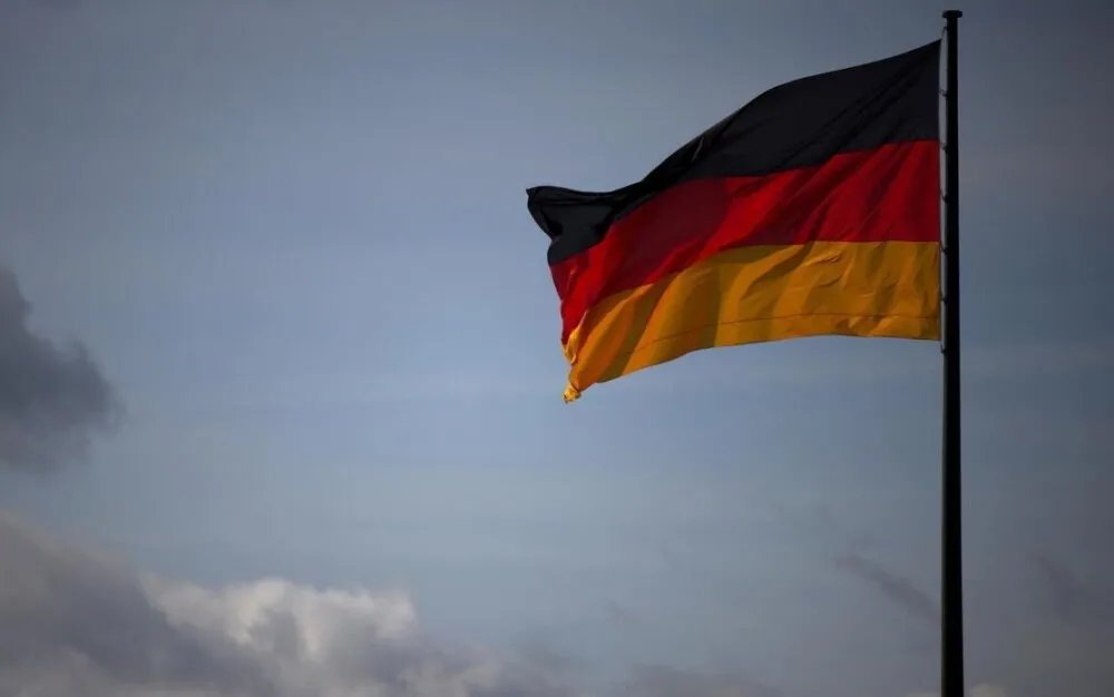 ألمانيا تشدد إجراءات اللجوء: سحب الحماية من آلاف اللاجئين بسبب زيارات لبلدانهم الأصلية