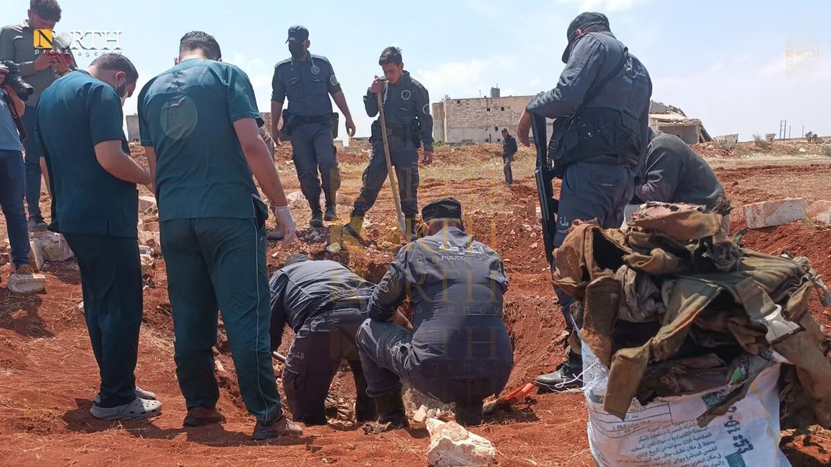 اكتشاف مقابر جماعية جديدة في ريف إدلب: ضحايا يُرجح أنهم قُتلوا على يد قوات النظام