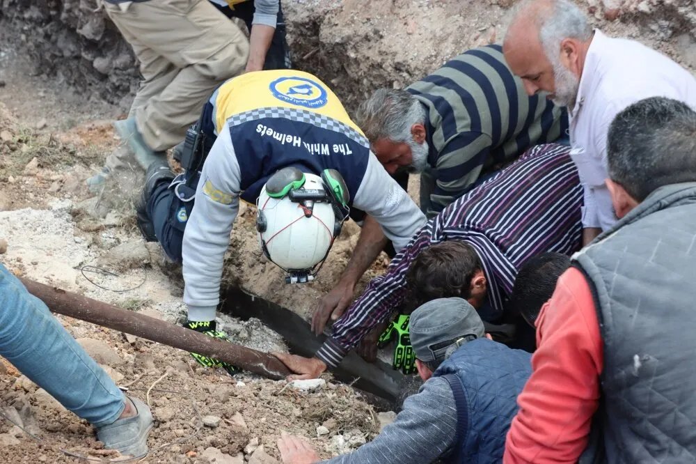 مأساة في حمص: شاب يلقى حتفه وآخر مصاب بانهيار جدار أثناء أعمال بناء