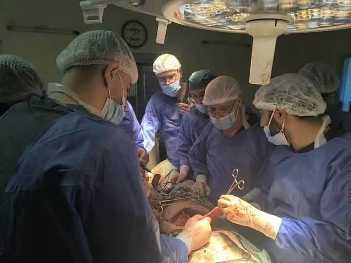 نجاح جراحة نوعية لاستئصال المثانة وتصنيع مثانة بديلة في مشفى مصياف الوطني