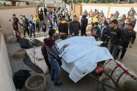 لوموند تحذر: غزة تتحول إلى مقبرة جماعية بسبب الحصار الإسرائيلي وتدهور الأوضاع الإنسانية