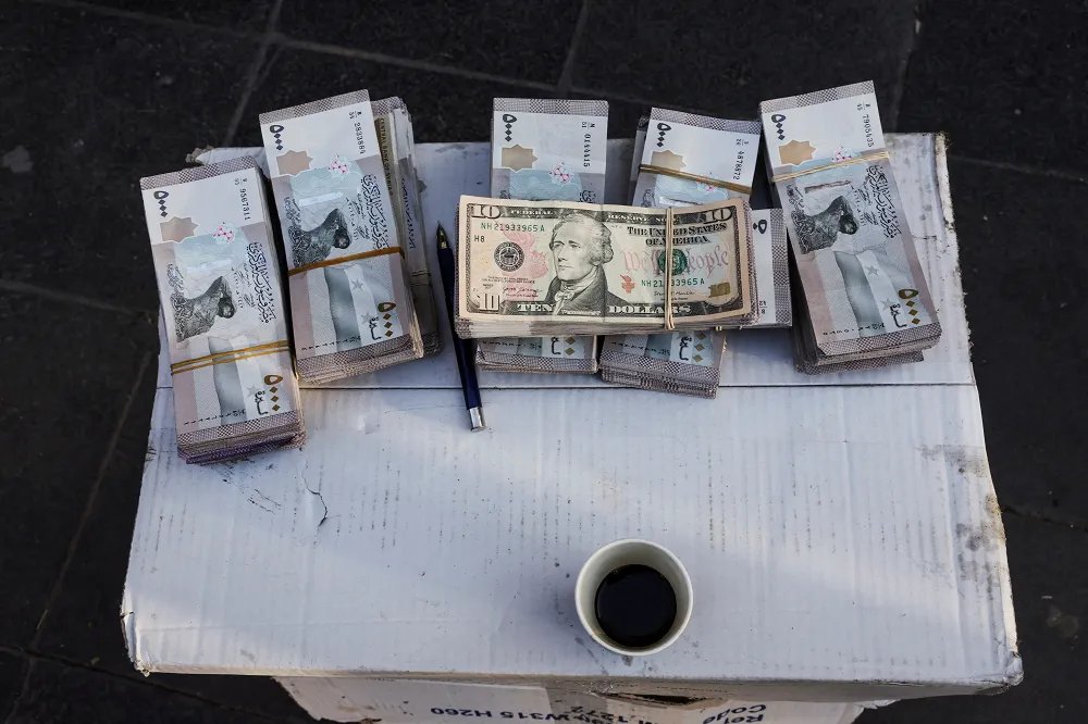 تحديث فوري: أسعار الدولار واليورو والذهب مقابل الليرة السورية في السوق السوداء اليوم 30 أبريل 2025