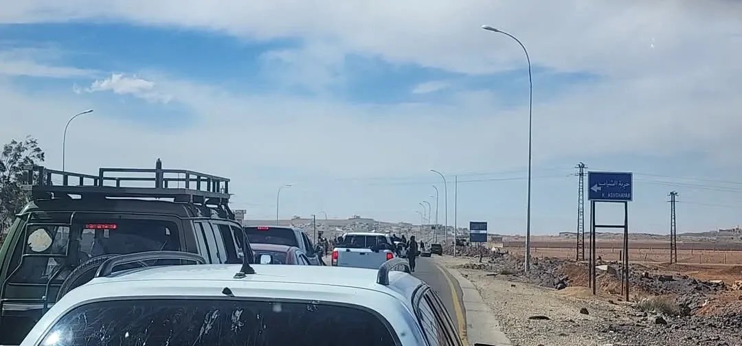 لاجئ سوري في هولندا يثير عاصفة بعد تسريب صور تربطه بفصيل عسكري: هل حصل على الإقامة بطريقة غير مشروعة؟