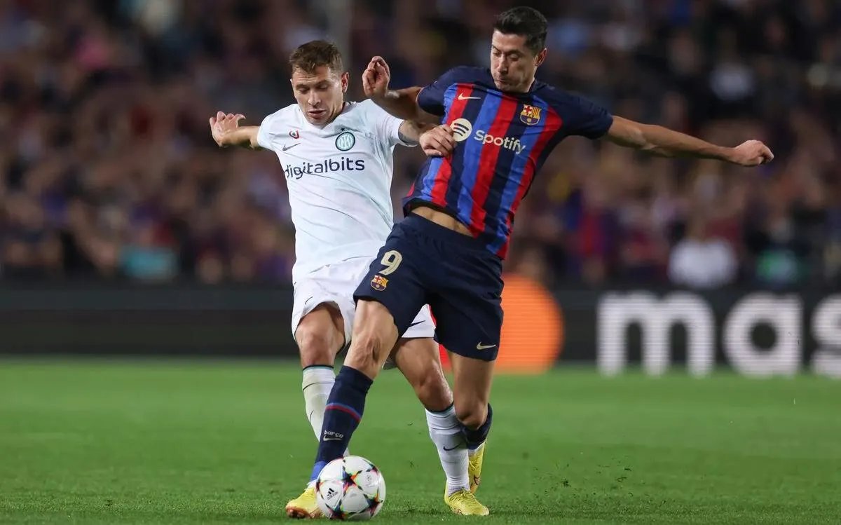 قمة منتظرة في دوري الأبطال: برشلونة المتألق يستضيف إنتر ميلان الجريح