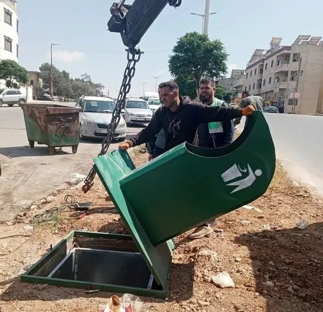 حماة تتجمّل: نشر حاويات قمامة صديقة للبيئة في شوارع المدينة