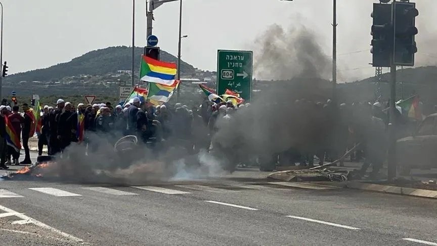 احتجاجات في إسرائيل: الدروز يتظاهرون لحماية طائفتهم في سوريا