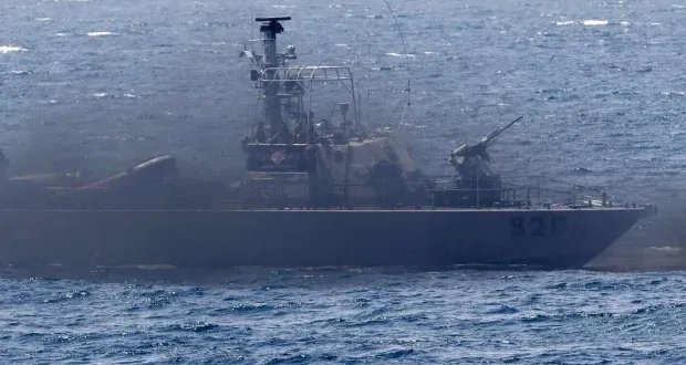 إصابات في طاقم سفينة روسية إثر قصف أمريكي على ميناء رأس عيسى في اليمن