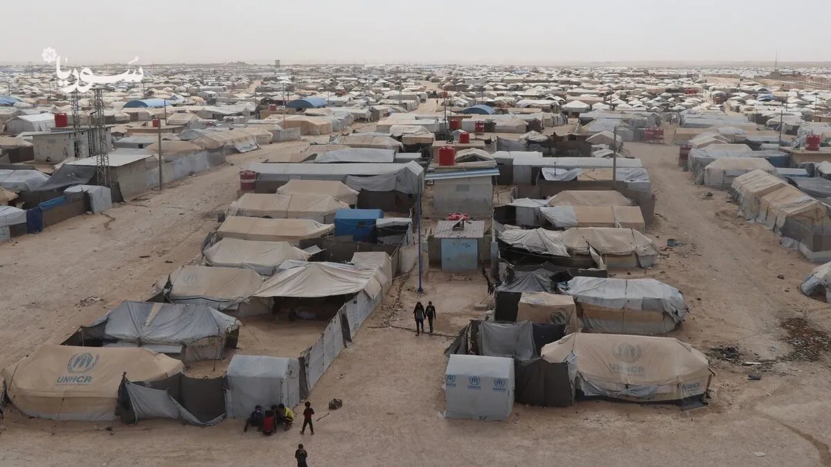 بادرة أمل: نازحو الهول يحملون خيامهم معهم إلى دير الزور في خطوة استثنائية