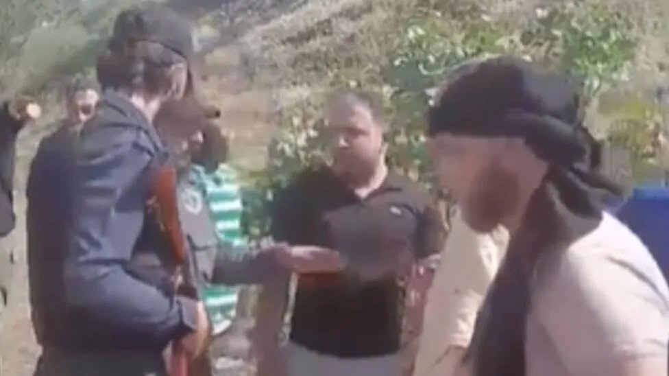 اعتداء "أخلاقي" في جامعة حماة: عناصر أمن يعتدون على طلاب وإجبارهم على الاعتذار