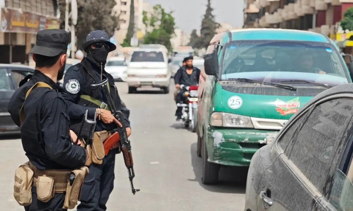 صحنايا: اغتيال رئيس البلدية السابق وابنه بعد دخول الأمن العام وسط اتهامات بانتهاكات