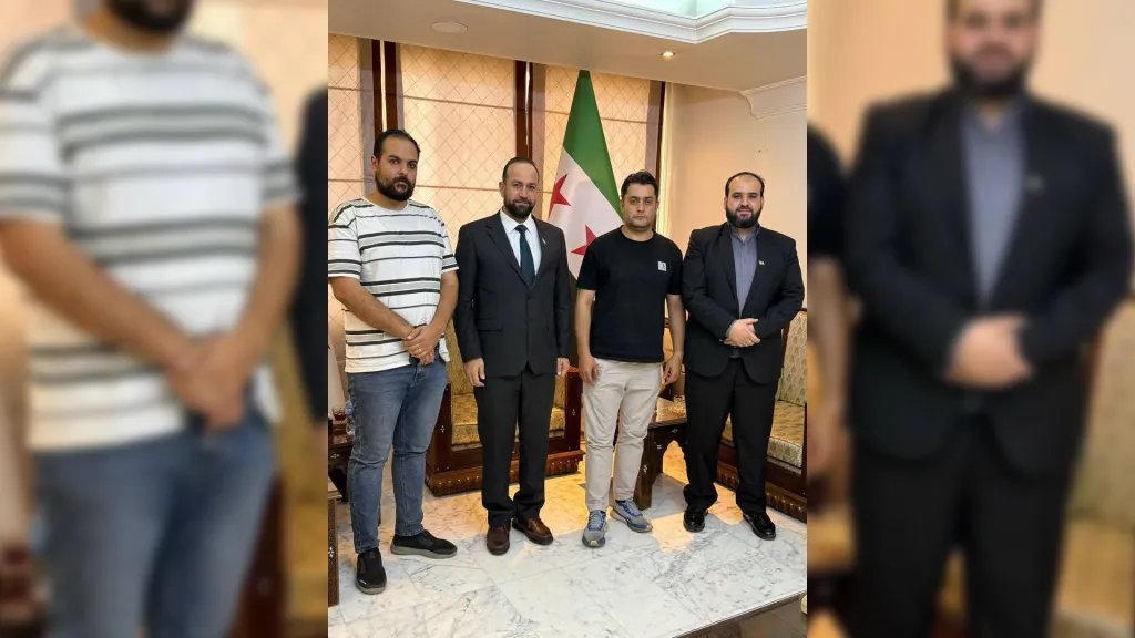 وزارة الإعلام السورية تكشف تفاصيل توقيف صحفيين أثناء تغطية أحداث أشرفية صحنايا والإفراج الفوري عنهما