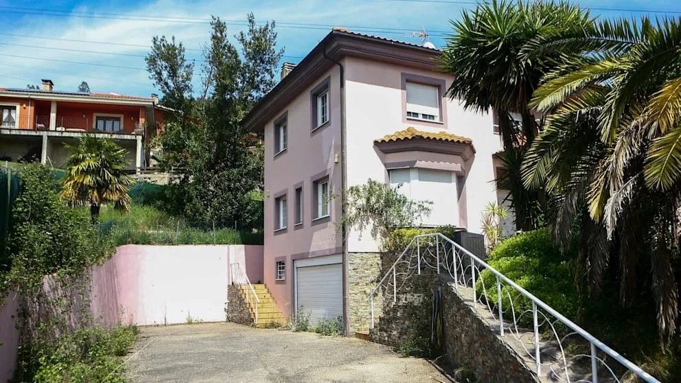 صدمة في إسبانيا: إنقاذ أطفال ألمان من "فيلا الرعب" بعد سنوات من الحبس بسبب الخوف من كورونا