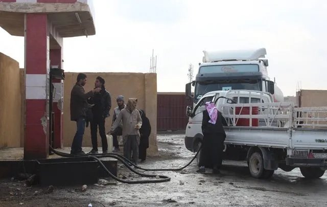 الرقة تحت وطأة أزمة المازوت: ارتفاع الأسعار يشل حركة النقل ويرهق السكان