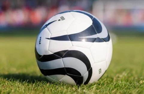 حظر تاريخي: منع النساء المتحولات جنسياً من المشاركة في منافسات كرة القدم النسائية في إنجلترا واسكتلندا