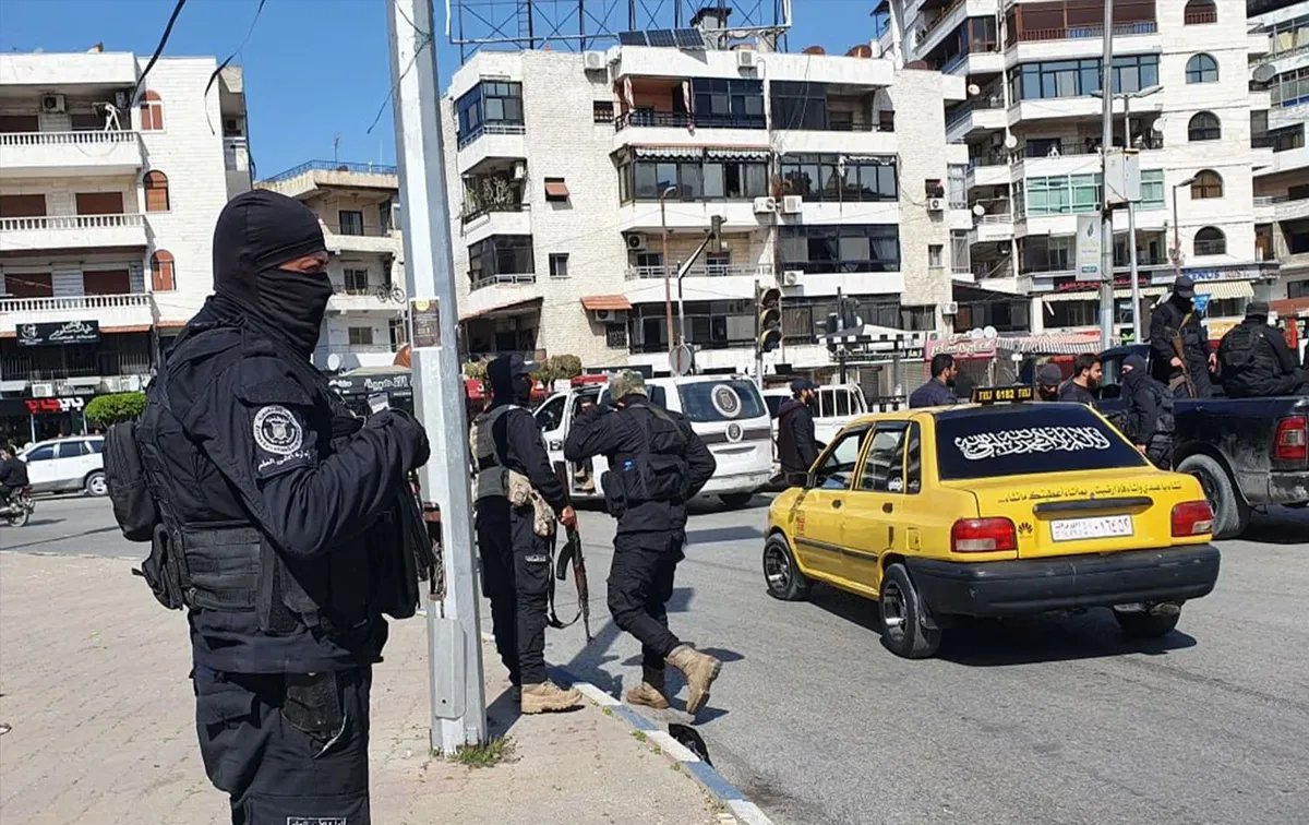 دير الزور: اعتقال قيادات أمنية بارزة بتهمة التورط في انتهاكات خلال فترة النظام السابق